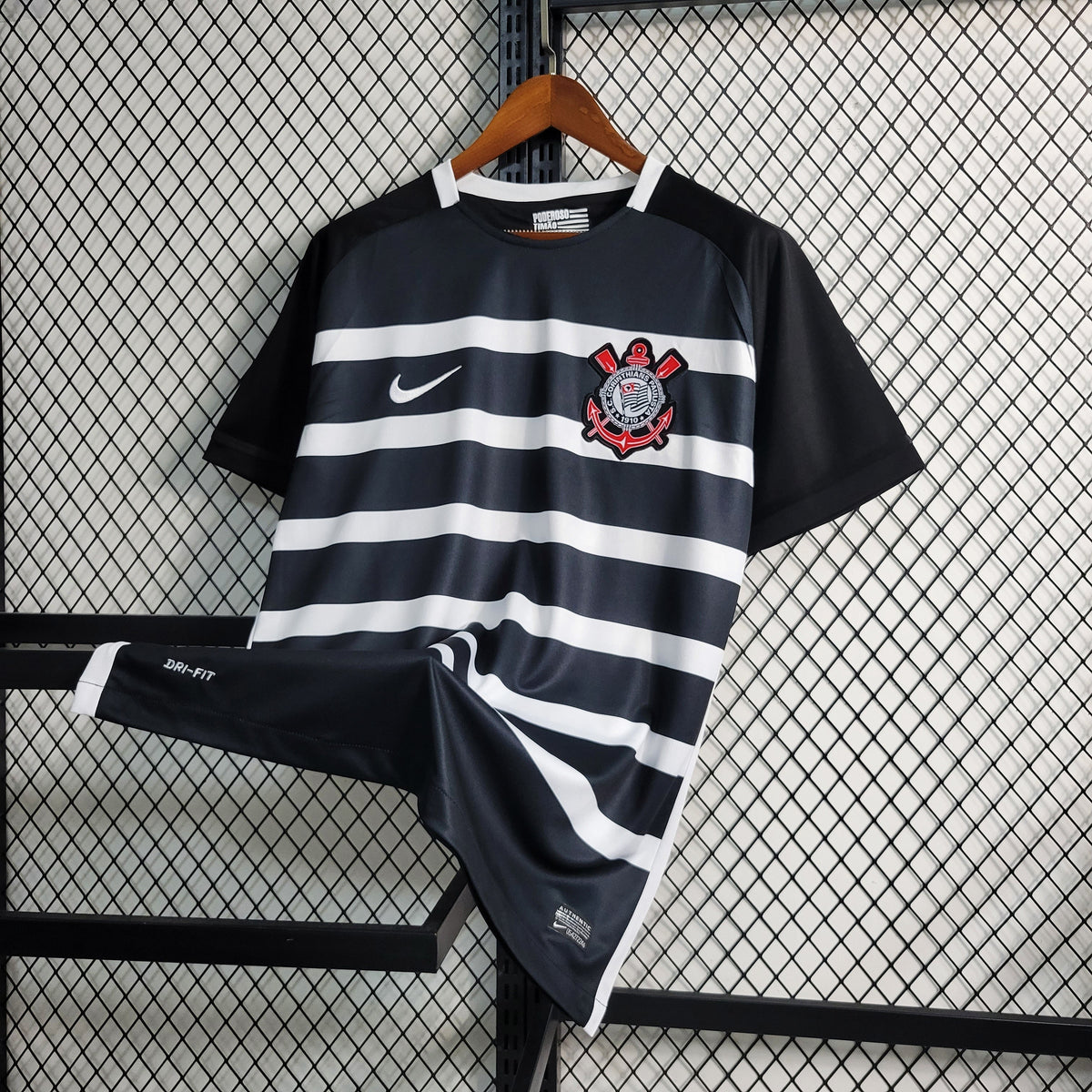 Camisa Corinthians Fora 14/15 - Versão Retrô Preta e Branca